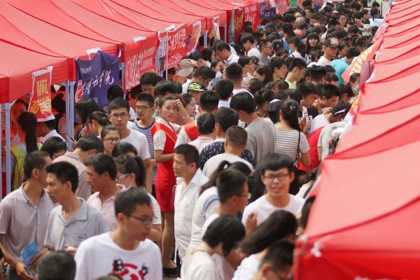 高校教学科研仪器设备总值较去年增400亿