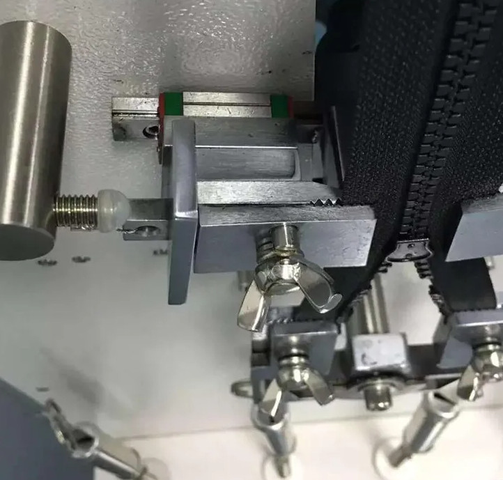Zipper abrasion testing